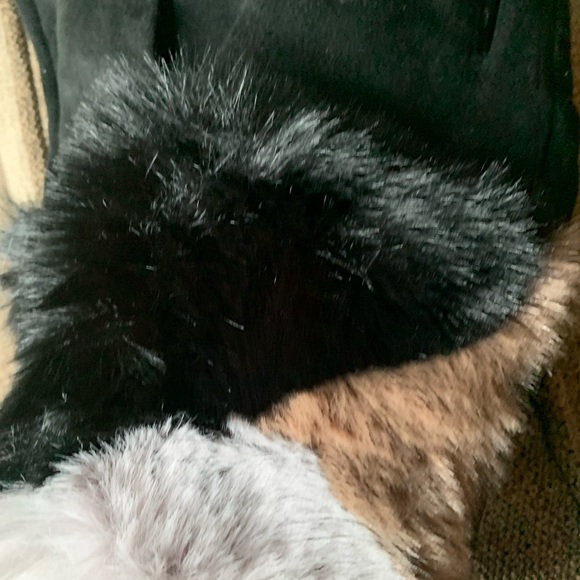 Color Block Faux Fur Cuff Accented Soft Suede Smart Gloves - Picture 4 of 4